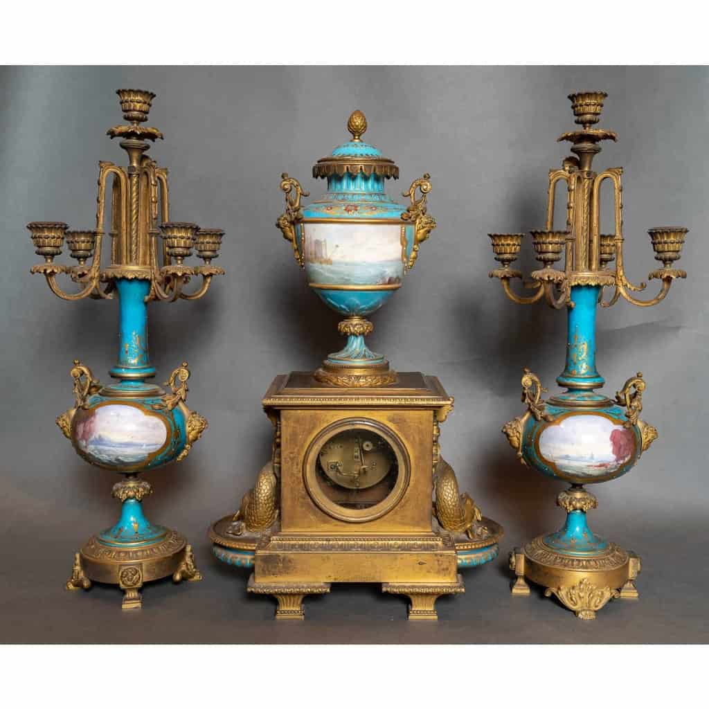 Garniture en porcelaine de Sèvres, XIXème siècle | Biron Garniture en porcelaine de Sèvres, XIXème siècle