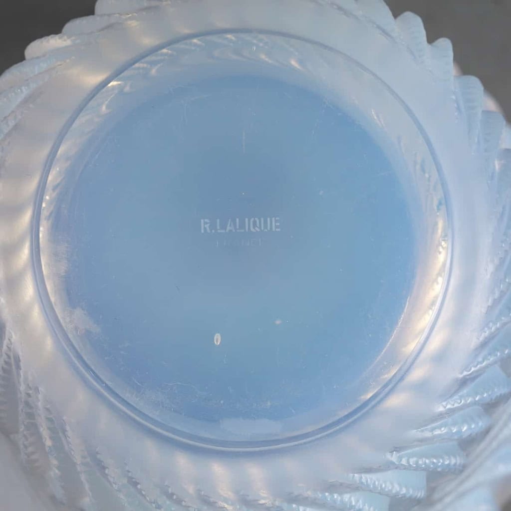 Vase « Actinia » verre opalescent de René LALIQUE | Biron Vase "Actinia" verre opalescent de René LALIQUE