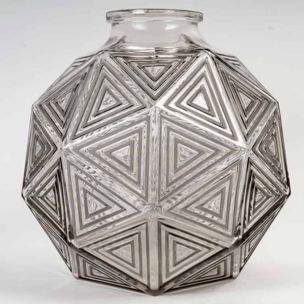 Vase « Nanking » verre blanc patiné gris de René LALIQUE | Biron |||||||