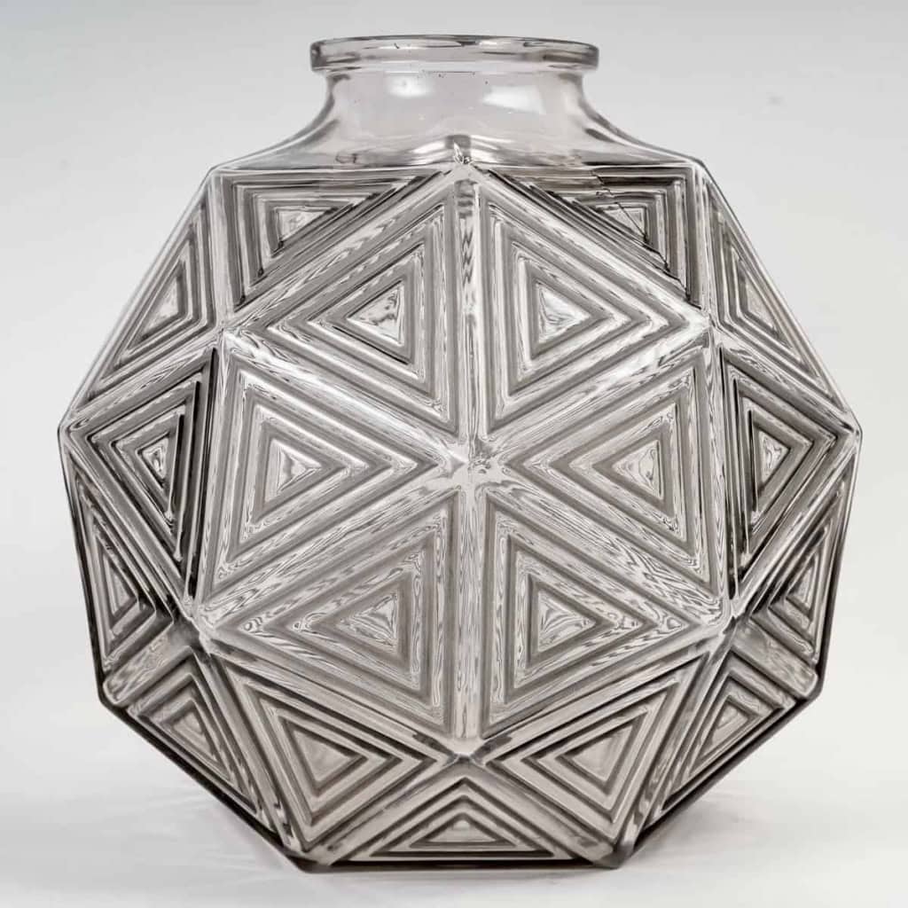 Vase « Nanking » verre blanc patiné gris de René LALIQUE | Biron Vase "Nanking" verre blanc patiné gris de René LALIQUE