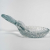 Cendrier « Dahlia et Papillon » verre blanc patiné bleu de René LALIQUE | Biron Cendrier "Dahlia et Papillon" verre blanc patiné bleu de René LALIQUE