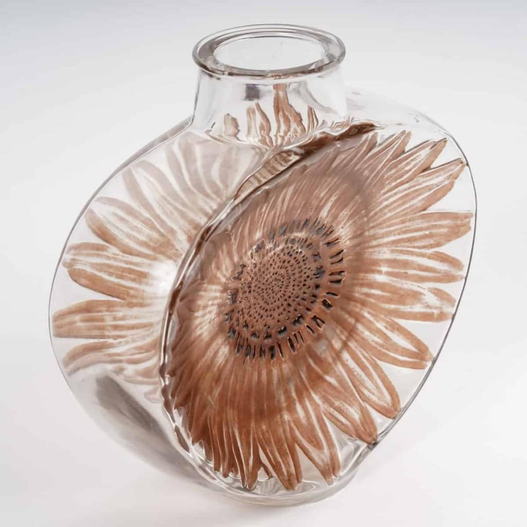 Vase « Soleil » verre blanc patiné sépia et émaillé marron de René LALIQUE | Biron Vase "Soleil" verre blanc patiné sépia et émaillé marron de René LALIQUE