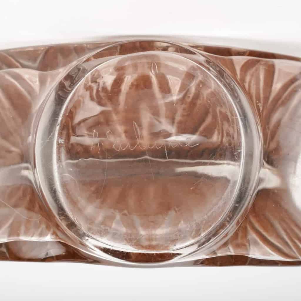 Vase « Soleil » verre blanc patiné sépia et émaillé marron de René LALIQUE | Biron Vase "Soleil" verre blanc patiné sépia et émaillé marron de René LALIQUE