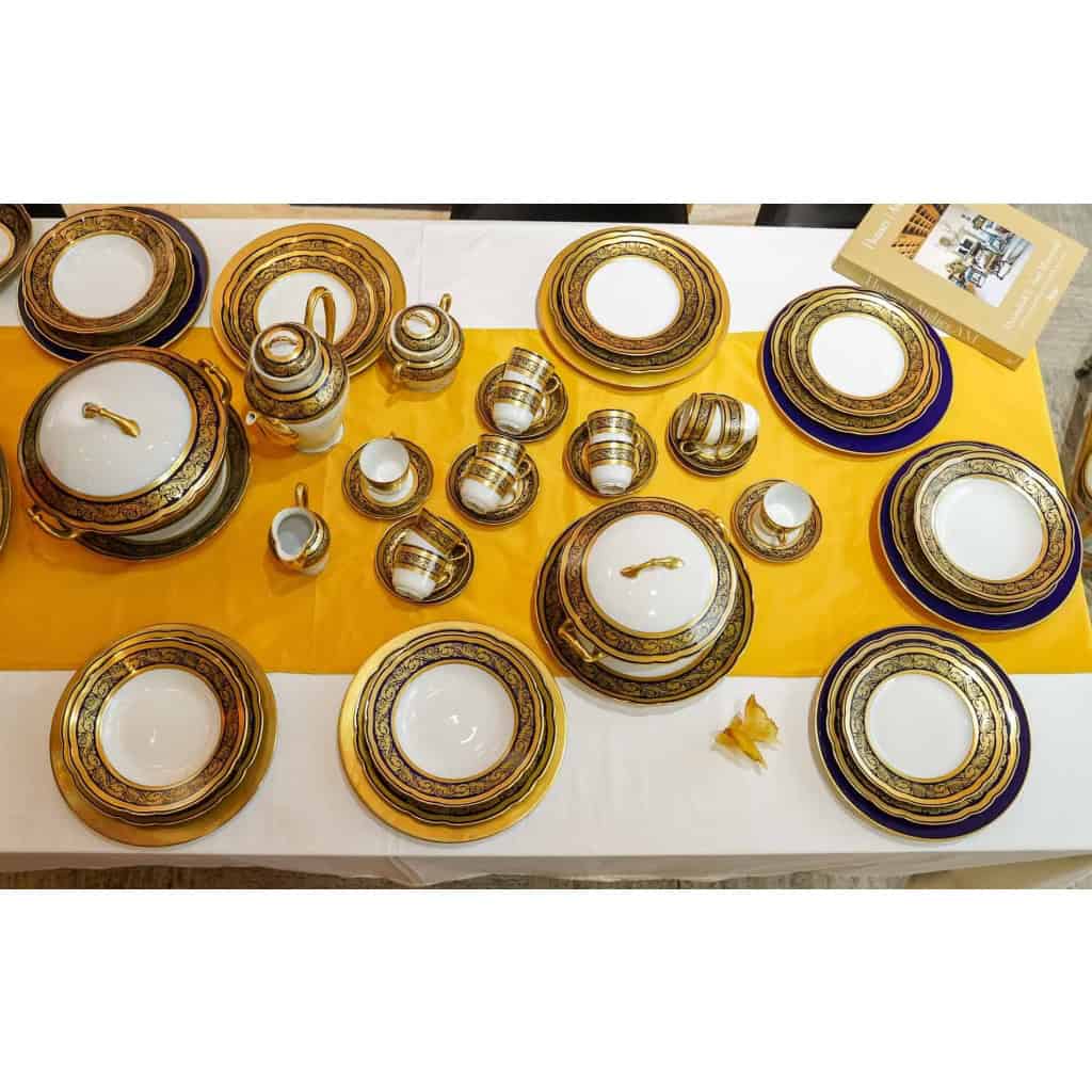 Service de Table en Porcelaine de Limoges, maison BERNARDAUD , bleu de four et or, Modèle Vendôme , pour 12 personnes, 68 pièces | Biron Service de Table en Porcelaine de Limoges, maison BERNARDAUD , bleu de four et or, Modèle Vendôme , pour 12 personnes, 68 pièces