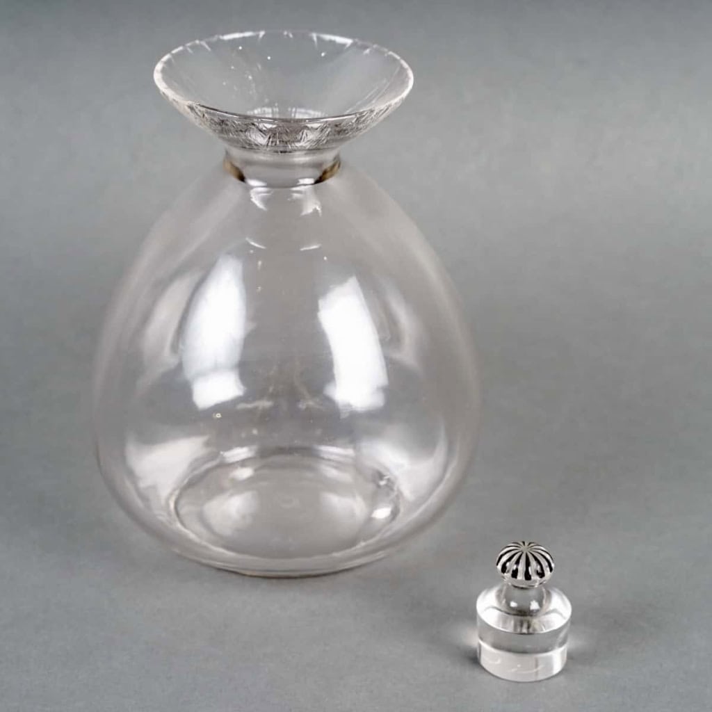 Carafe « Lotus » verre blanc émaillé noir de René LALIQUE | Biron Carafe "Lotus" verre blanc émaillé noir de René LALIQUE