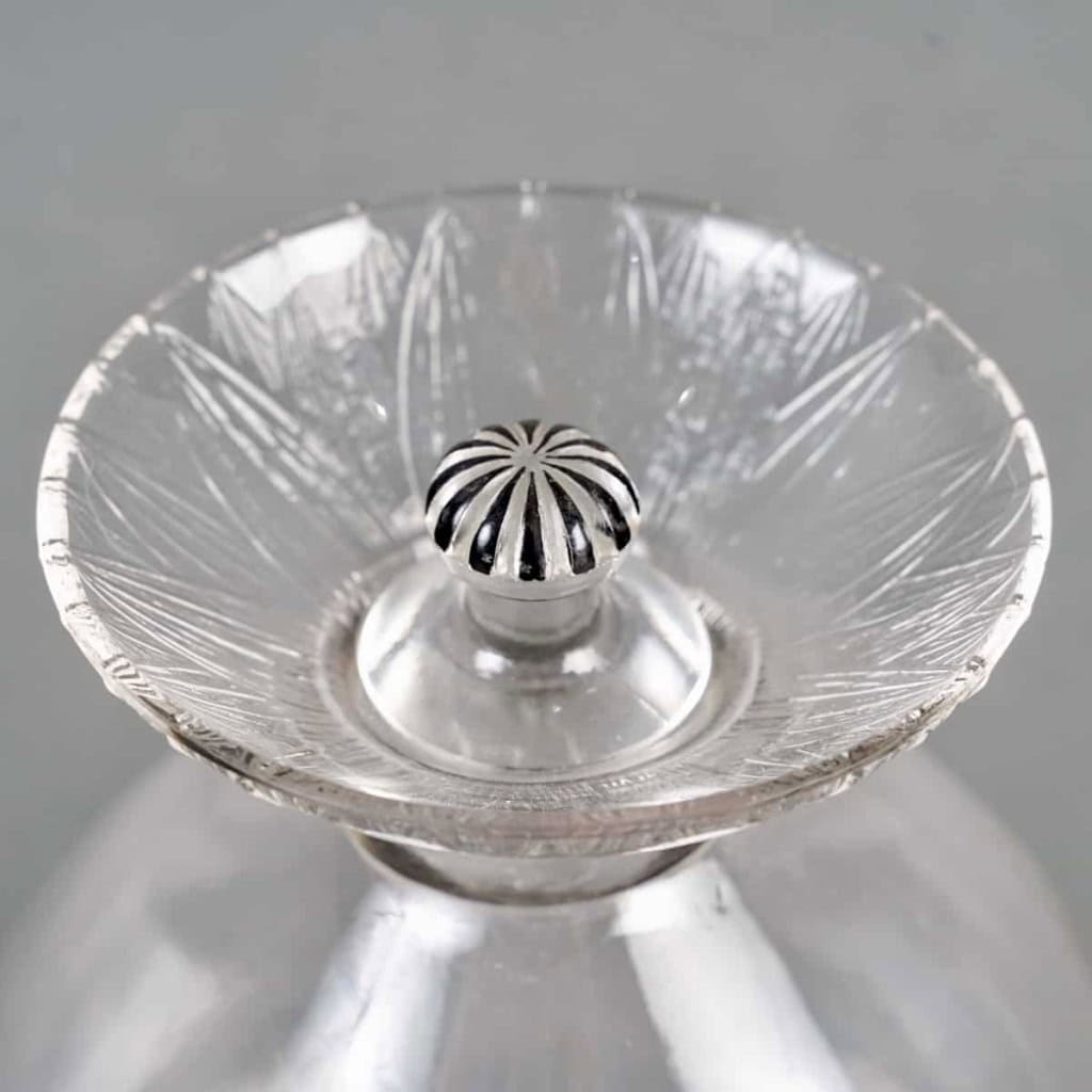 Carafe « Lotus » verre blanc émaillé noir de René LALIQUE | Biron Carafe "Lotus" verre blanc émaillé noir de René LALIQUE