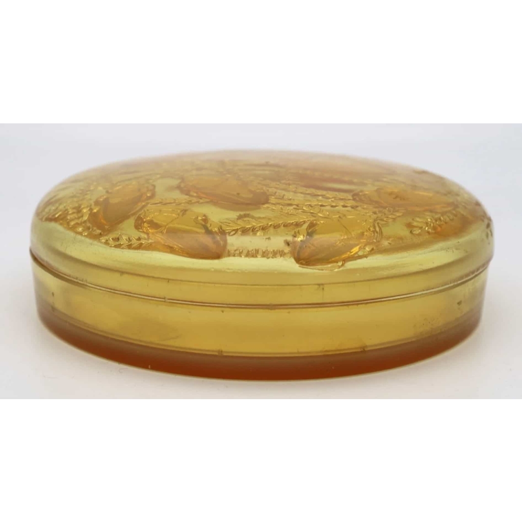 René Lalique : Boite « CLEONES » Teinté Jaune | Biron René Lalique : Boite « CLEONES » Teinté Jaune