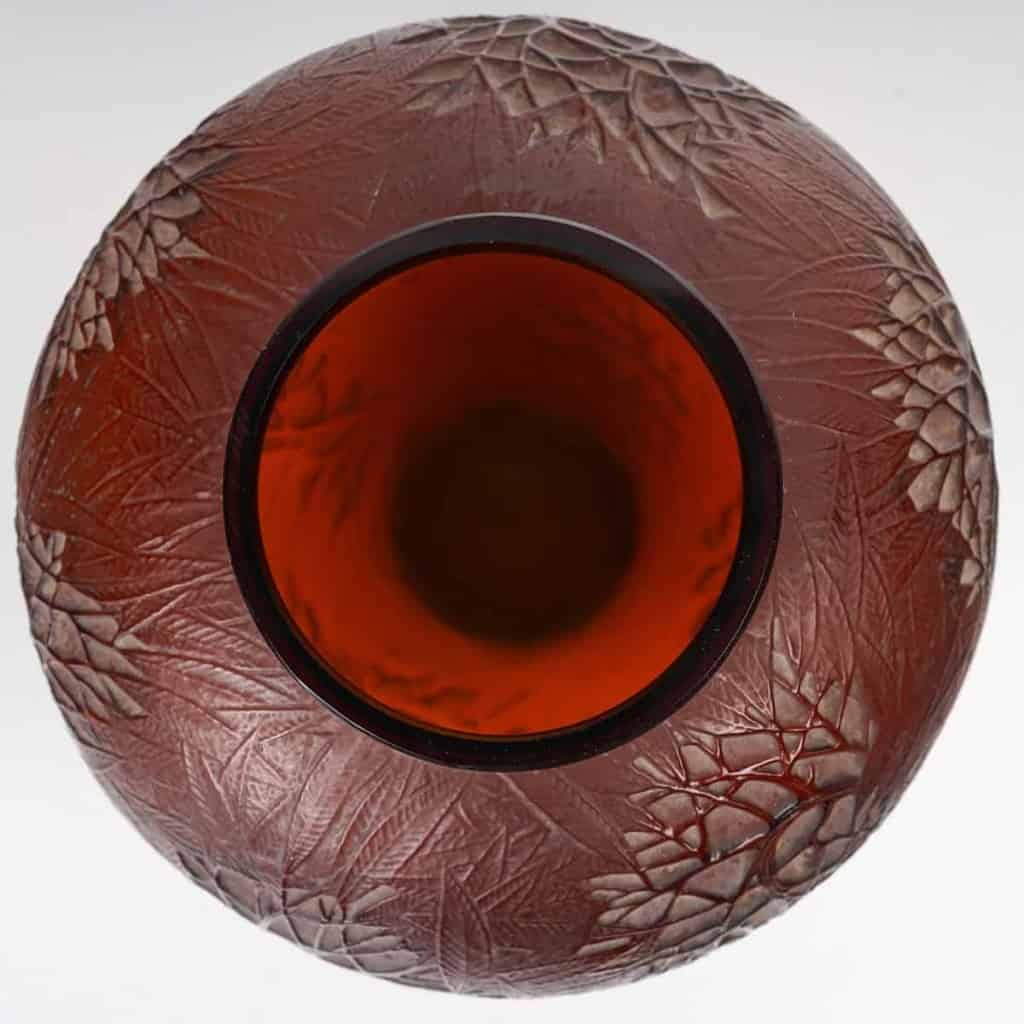 Vase « Estérel » verre ambre patiné blanc de René LALIQUE | Biron Vase "Estérel" verre ambre patiné blanc de René LALIQUE