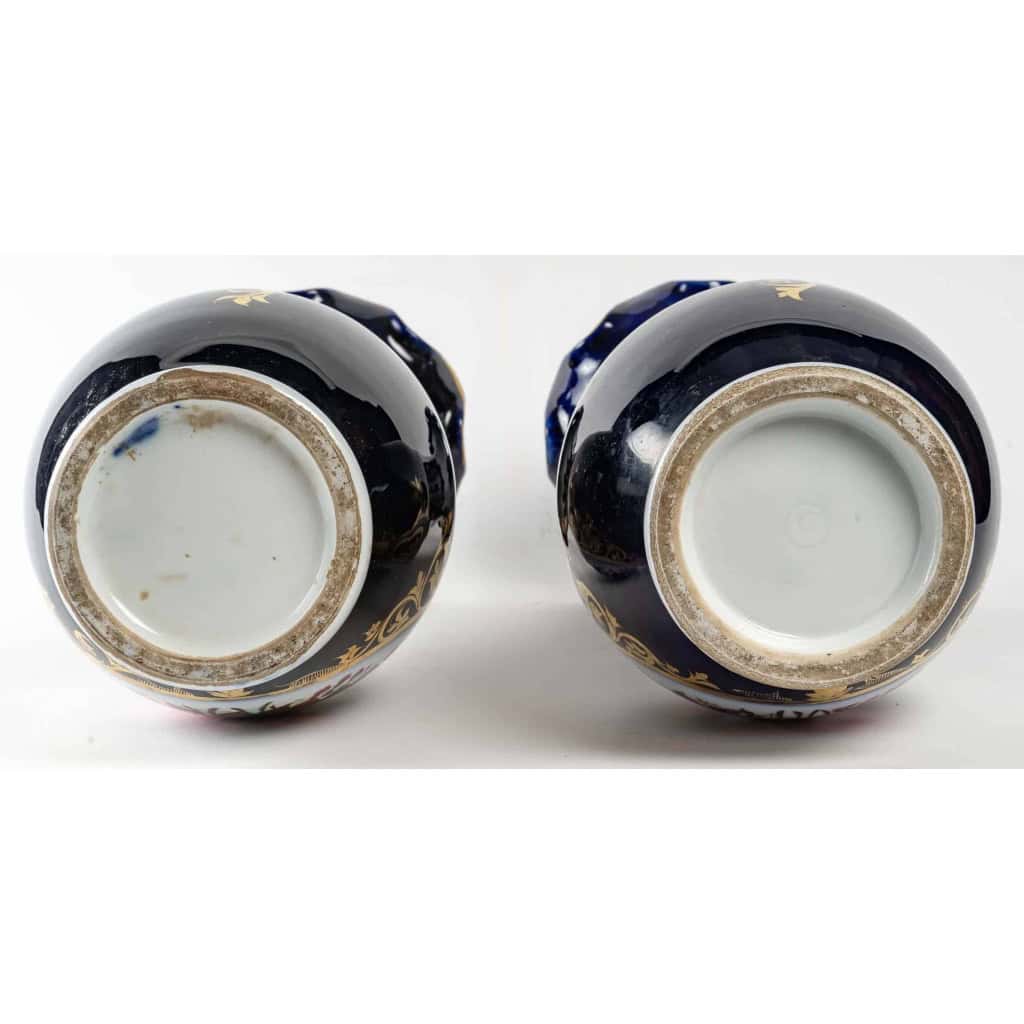 Une paire de vases en porcelaine de Bayeux fin XIXème siècle