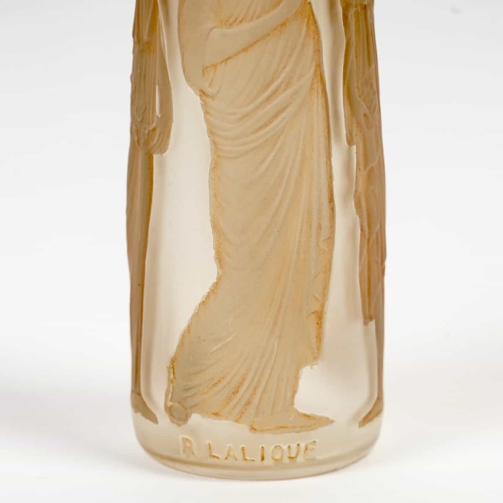Flacon « Ambre Antique » verre blanc patiné sépia de René LALIQUE pour Coty | Biron Flacon "Ambre Antique" verre blanc patiné sépia de René LALIQUE pour Coty