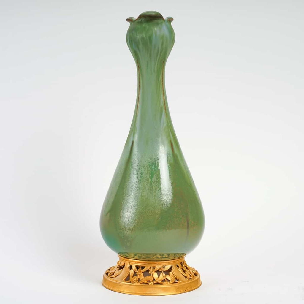 Vase vert en grès et socle en bronze à patine dorée de l’artiste Paul Louchet, période Art Nouveau, début du XXe siècle. | Biron ||||||||