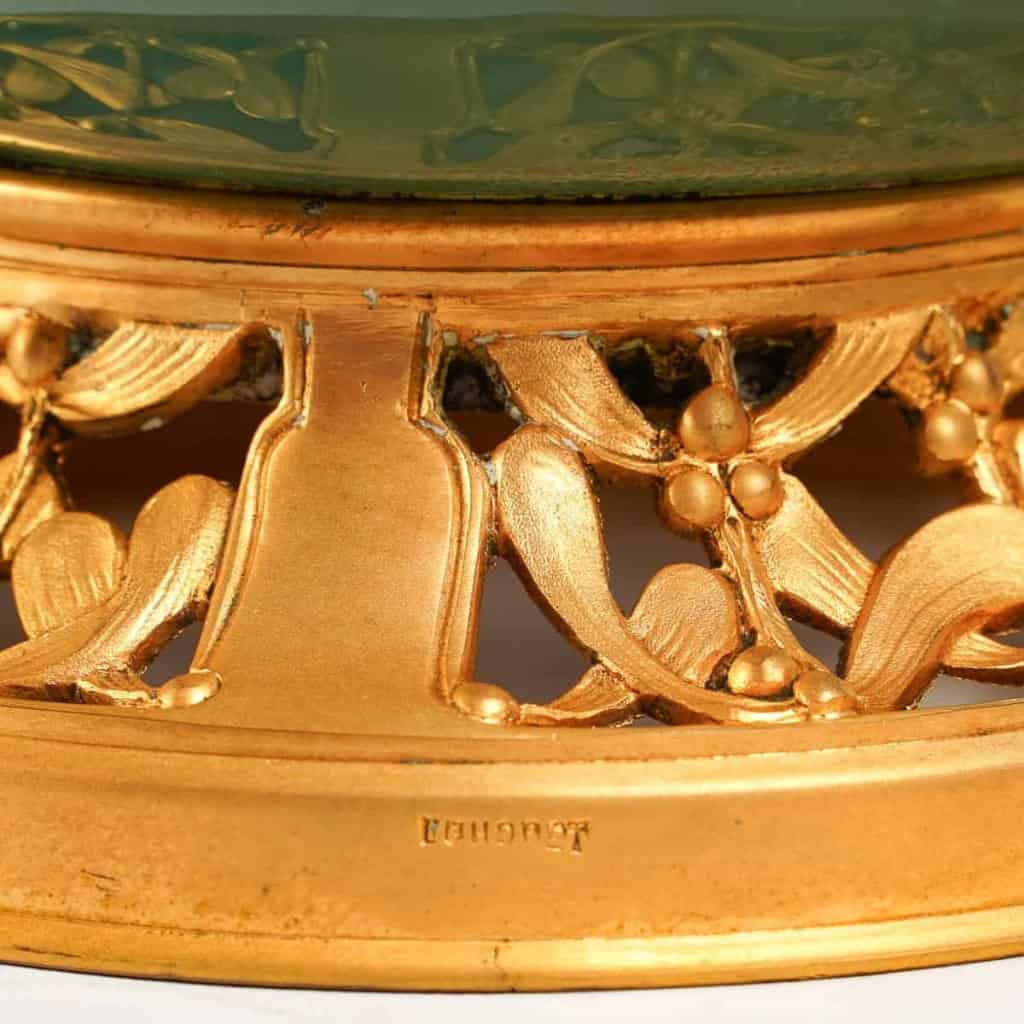 Vase vert en grès et socle en bronze à patine dorée de l’artiste Paul Louchet, période Art Nouveau, début du XXe siècle. | Biron Vase vert en grès et socle en bronze à patine dorée de l'artiste Paul Louchet, période Art Nouveau, début du XXe siècle.