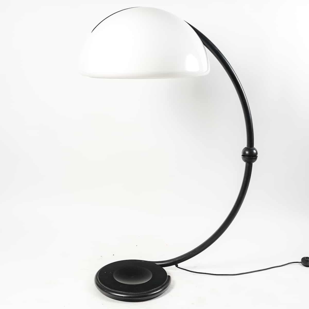 Lampe sur pied noir, modèle serpent, 1960-1970 | Biron |||||||