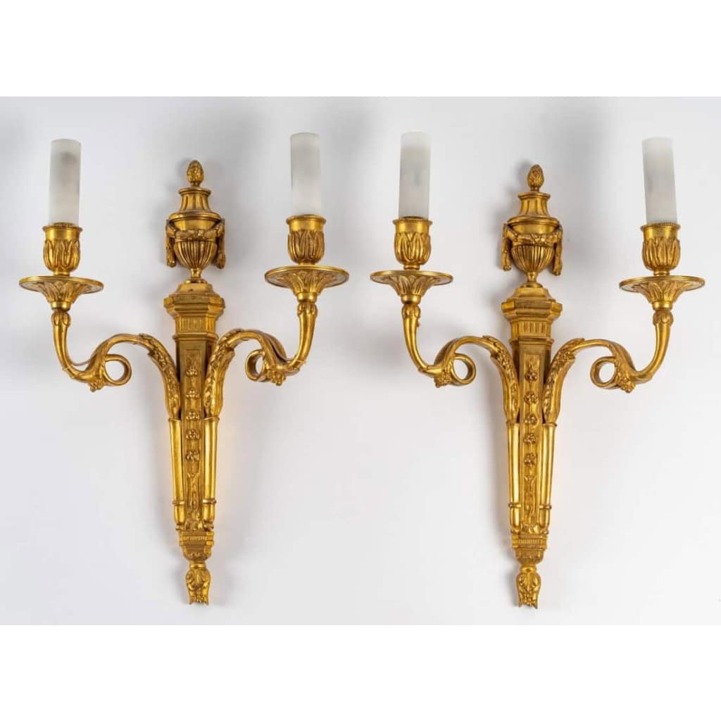 Paire d’appliques de style Louis XVI. | Biron |||||