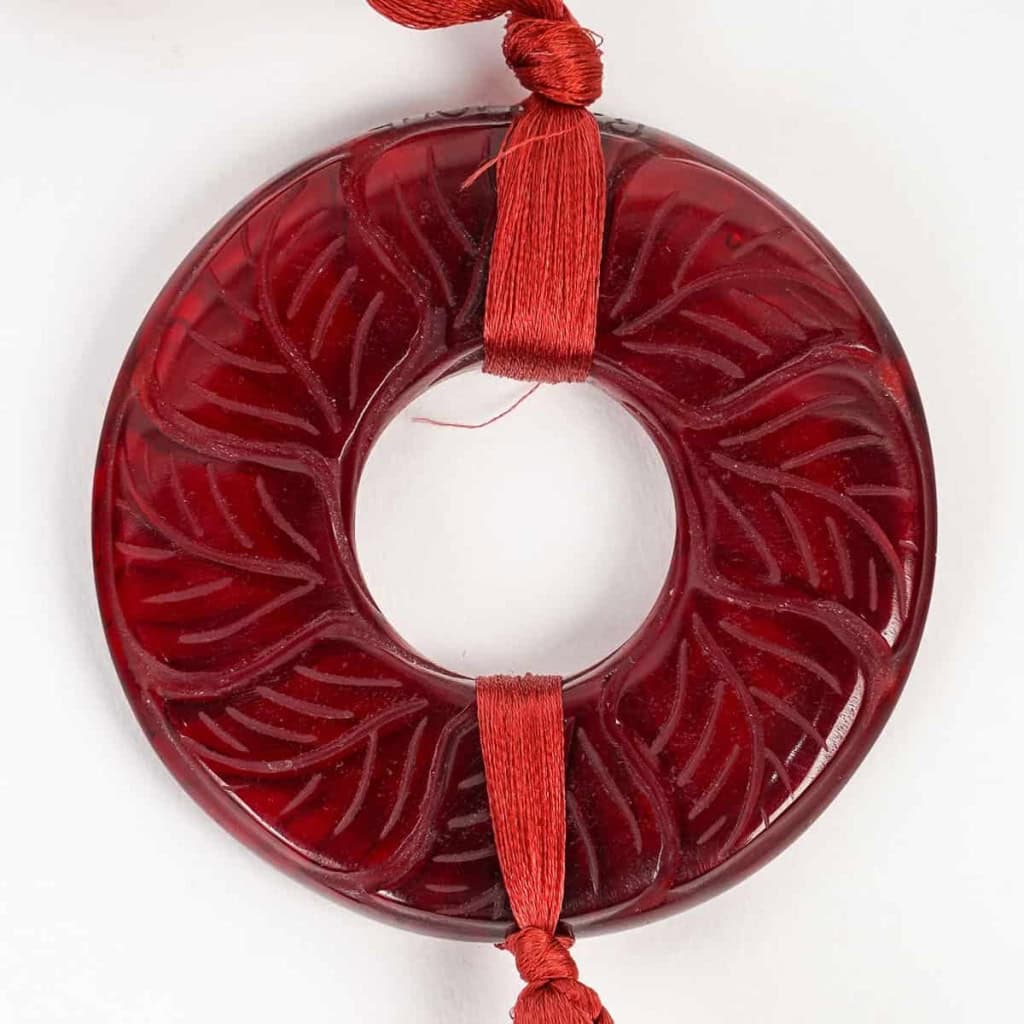 Pendentif « Feuilles » verre rouge de René LALIQUE | Biron Pendentif "Feuilles" verre rouge de René LALIQUE