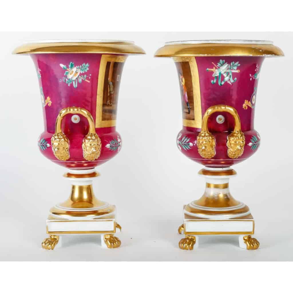 Paire de Vases Medicis en Porcelaine de Paris du XIXème Siècle | Biron Paire de Vases Medicis en Porcelaine de Paris du XIXème Siècle