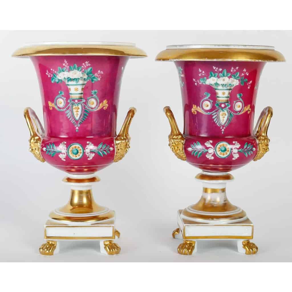 Paire de Vases Medicis en Porcelaine de Paris du XIXème Siècle | Biron Paire de Vases Medicis en Porcelaine de Paris du XIXème Siècle