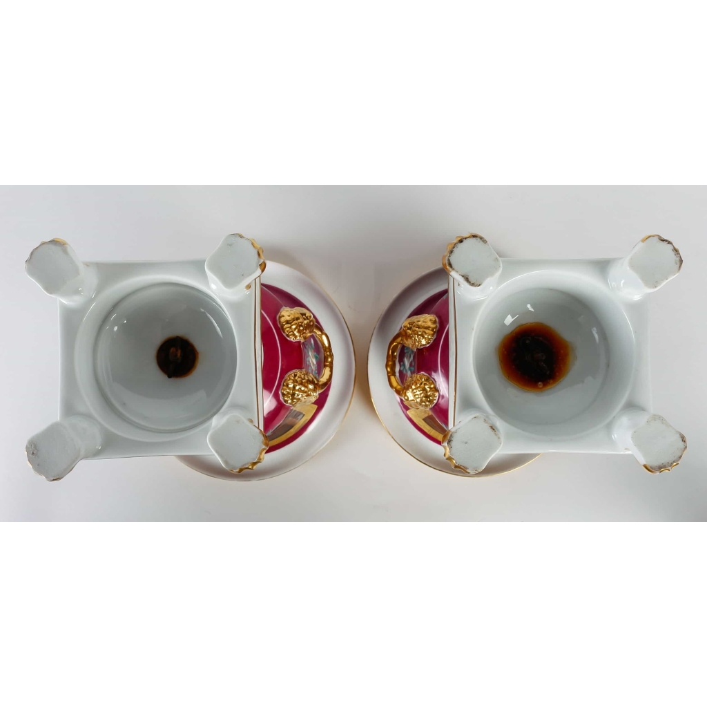 Paire de Vases Medicis en Porcelaine de Paris du XIXème Siècle | Biron Paire de Vases Medicis en Porcelaine de Paris du XIXème Siècle