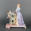 Porcelaine, du XIXème siècle représentant élégante à son écritoire, style Napoélon III | Biron Porcelaine, du XIXème siècle représentant élégante à son écritoire, style Napoélon III