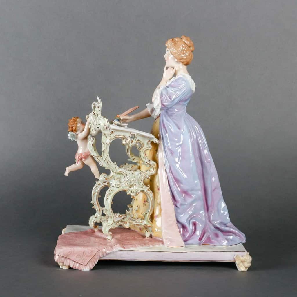 Porcelaine, du XIXème siècle représentant élégante à son écritoire, style Napoélon III | Biron Porcelaine, du XIXème siècle représentant élégante à son écritoire, style Napoélon III