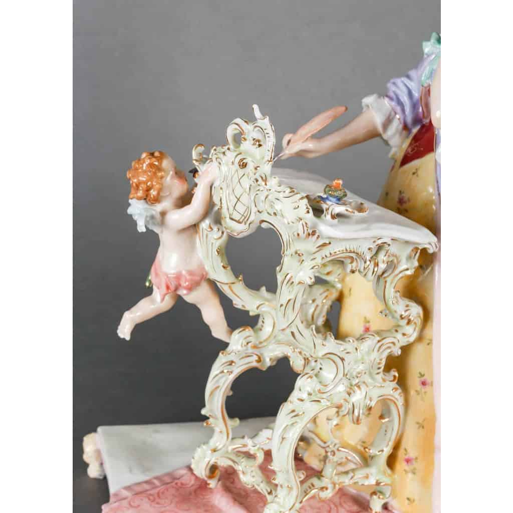 Porcelaine, du XIXème siècle représentant élégante à son écritoire, style Napoélon III | Biron Porcelaine, du XIXème siècle représentant élégante à son écritoire, style Napoélon III