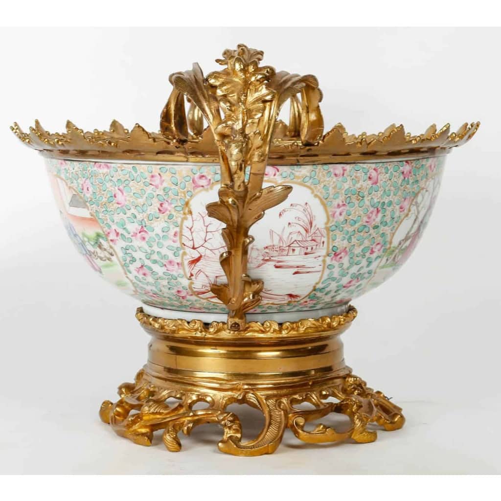Belle Coupe En Porcelaine Chinoise et monture en bronze doré