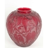 René Lalique : Vase « Perruches » rouge | Biron René Lalique : Vase "Perruches" rouge