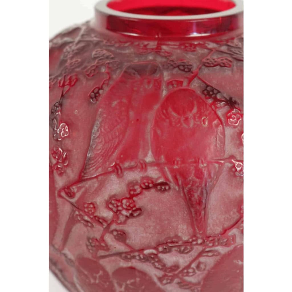 René Lalique : Vase « Perruches » rouge | Biron René Lalique : Vase "Perruches" rouge