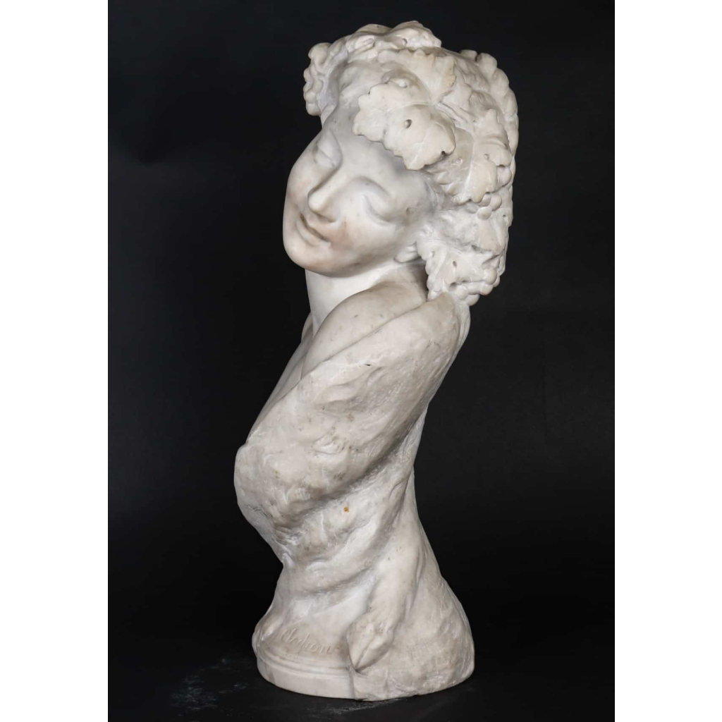 Buste en marbre, 1900, style Art nouveau | Biron Buste en marbre, 1900, style Art nouveau