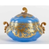 Service en porcelaine bleu céleste et dentelé d’or, fin XIXème siècle | Biron Service en porcelaine bleu céleste et dentelé d'or, fin XIXème siècle