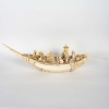 Un jolie bateaux en marqueterie d’ivoire avec ses personnages en ivoire sculpté, fin XIXème siècle | Biron Un jolie bateaux en marqueterie d'ivoire avec ses personnages en ivoire sculpté, fin XIXème siècle