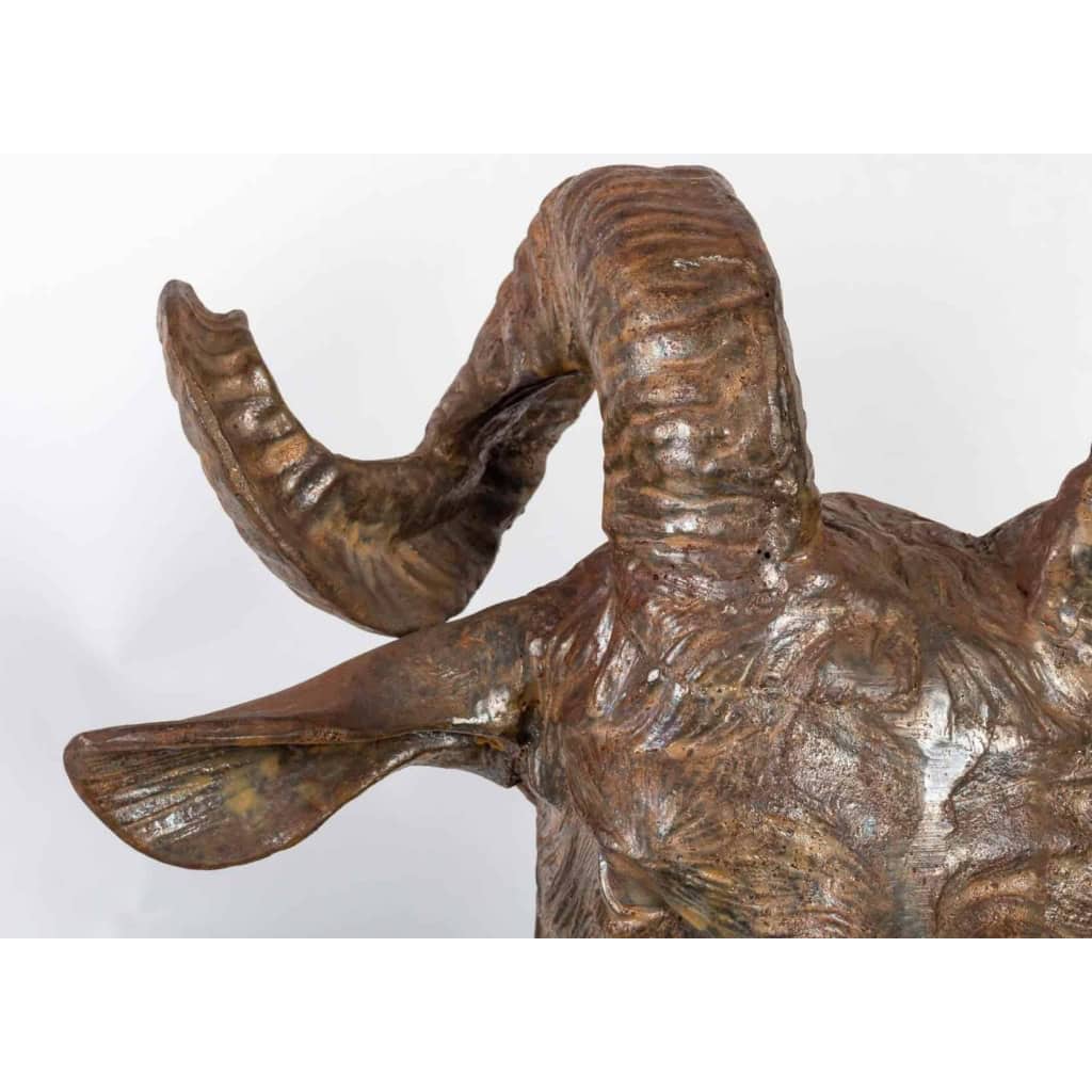 Fonte patinée, Bélier sur son socle, XXème siècle | Biron Fonte patinée, Bélier sur son socle, XXème siècle