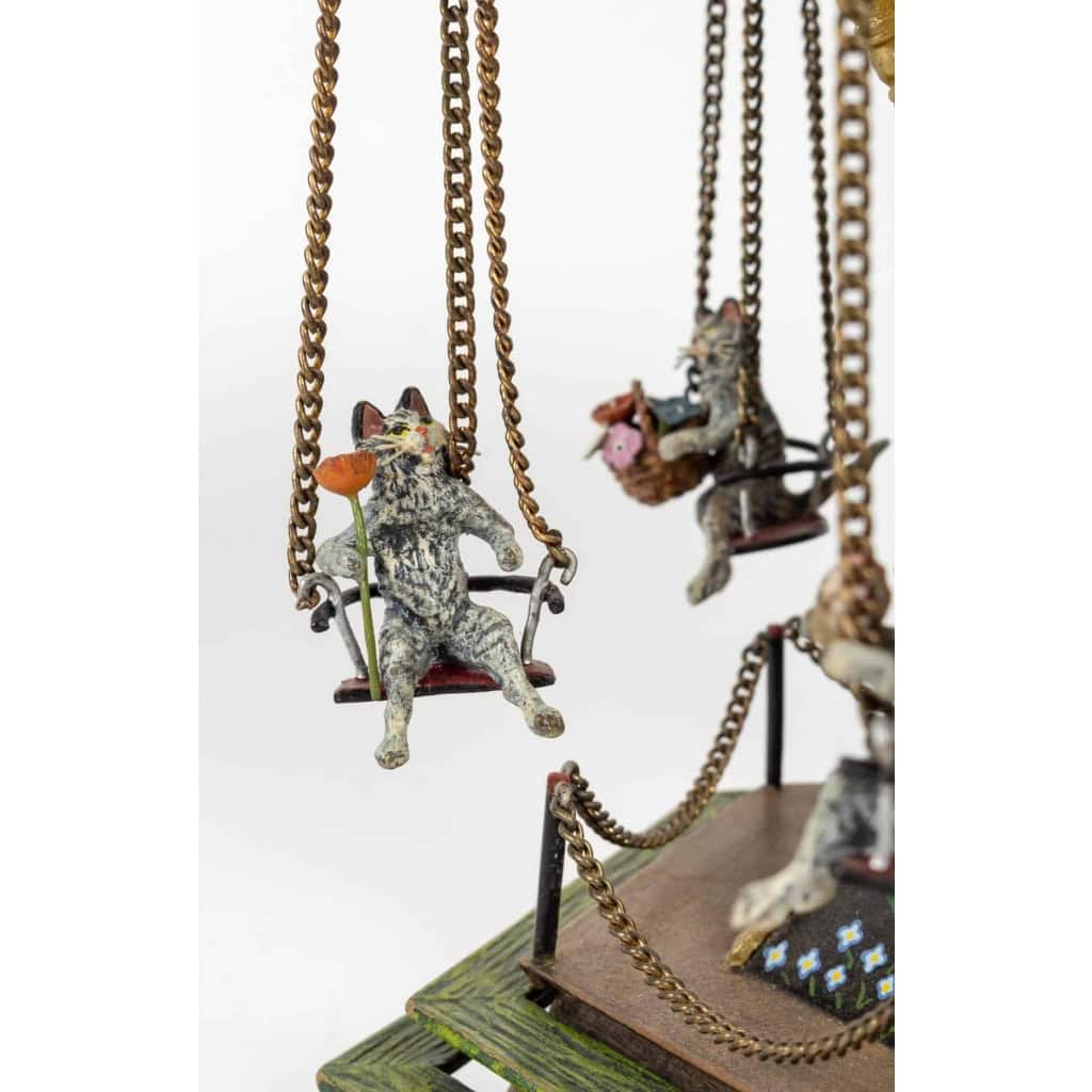 Manège en bronze émaillé, XIXème siècle | Biron Manège en bronze émaillé, XIXème siècle