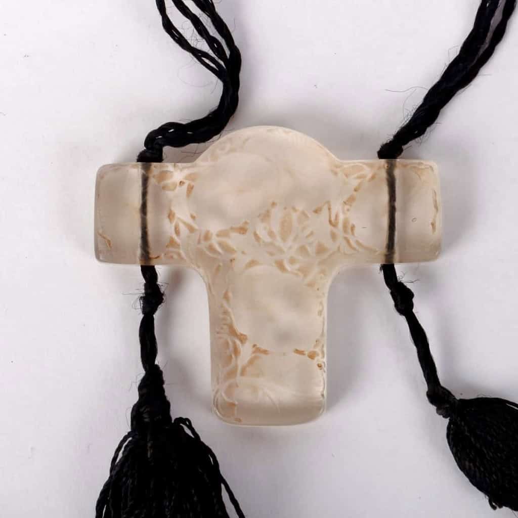 Pendentif « Liserons » verre blanc patiné sépia de René LALIQUE | Biron ||||