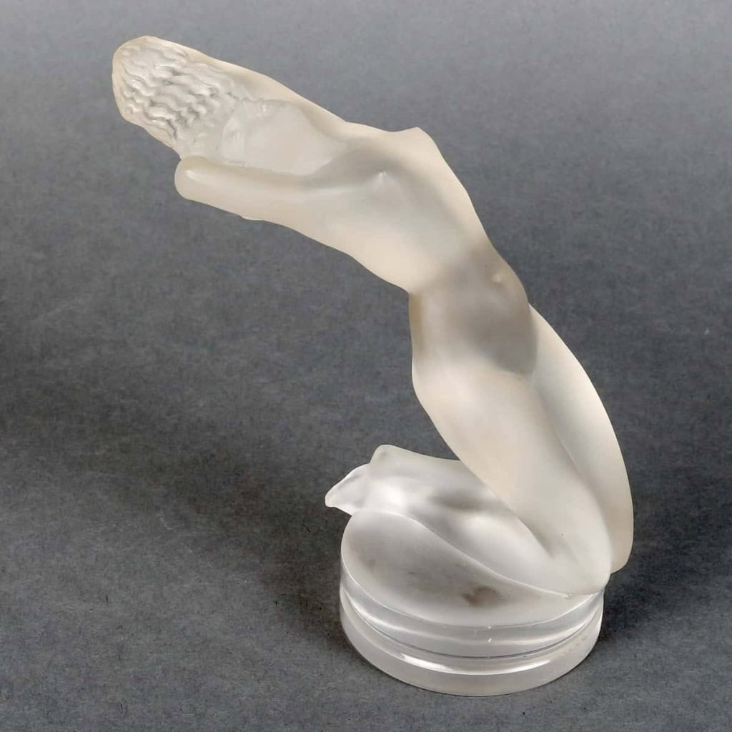 Mascotte Automobile « Chrysis » verre blanc de René LALIQUE | Biron |||||