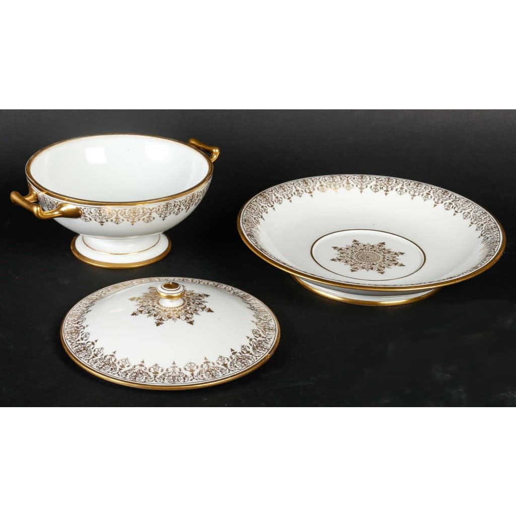 Bol à bouillon couvert blanc et or, circa 1869