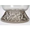 Vase « Lutteurs » verre blanc patiné gris de René LALIQUE | Biron Vase "Lutteurs" verre blanc patiné gris de René LALIQUE