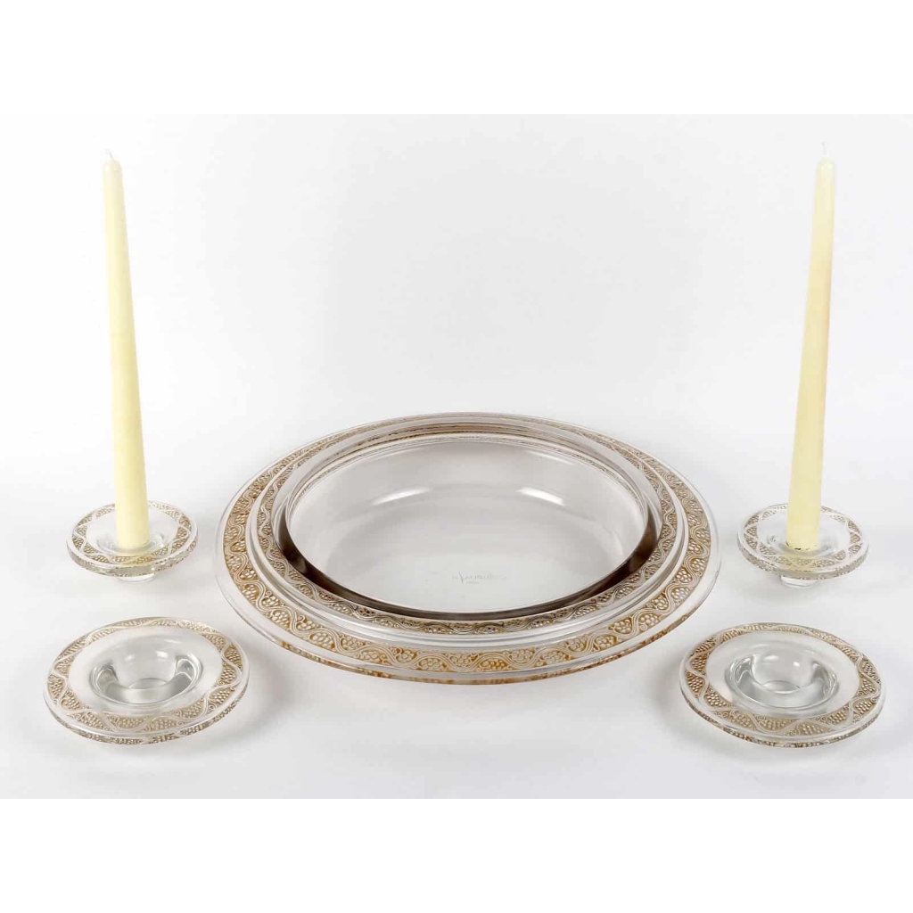 Paire de Bougeoirs et Coupe "Ricquewihr" verre blanc patiné sépia de René LALIQUE
