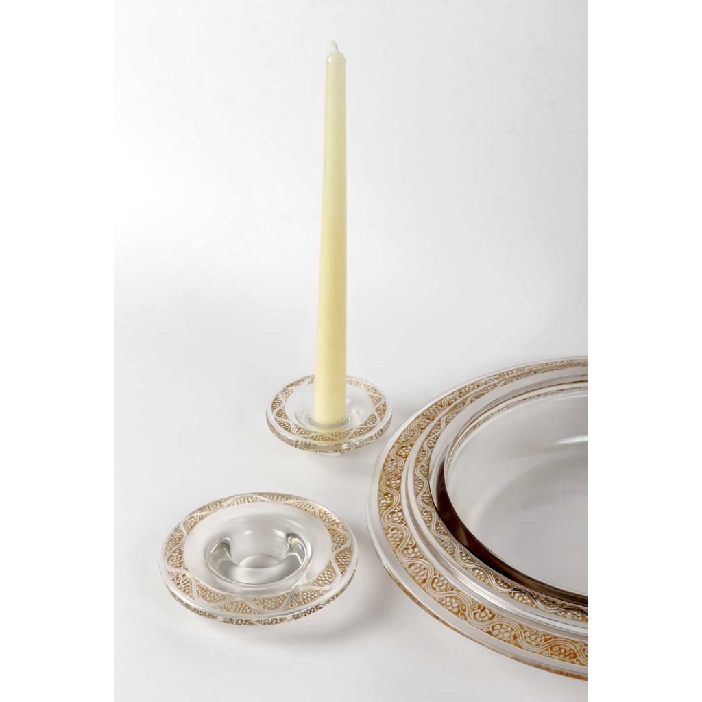 Paire de Bougeoirs et Coupe "Ricquewihr" verre blanc patiné sépia de René LALIQUE