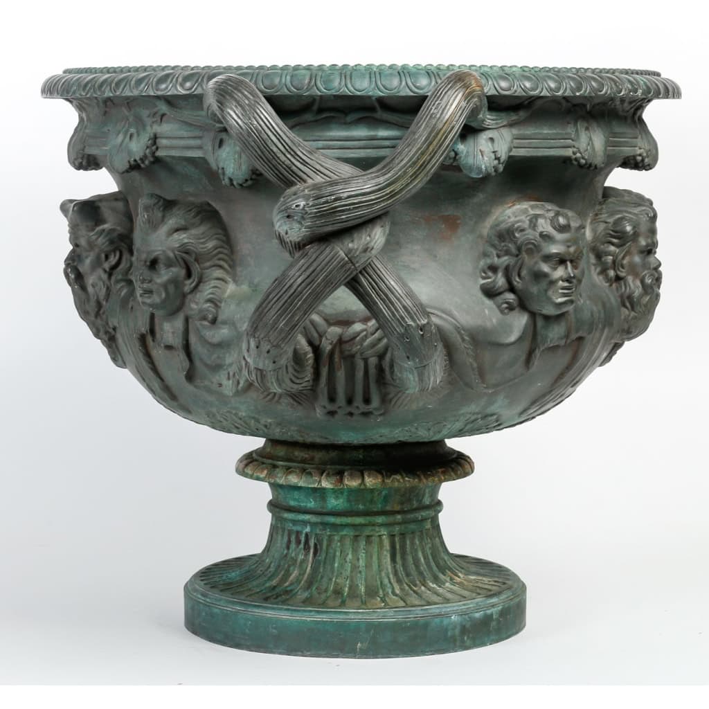 Important vase de Warwick en bronze à patine à l’antique, signé Barbedienne. Epoque XIXème siècle | Biron Important vase de Warwick en bronze à patine à l'antique, signé Barbedienne. Epoque XIXème siècle