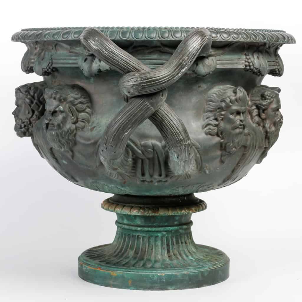 Important vase de Warwick en bronze à patine à l’antique, signé Barbedienne. Epoque XIXème siècle | Biron Important vase de Warwick en bronze à patine à l'antique, signé Barbedienne. Epoque XIXème siècle