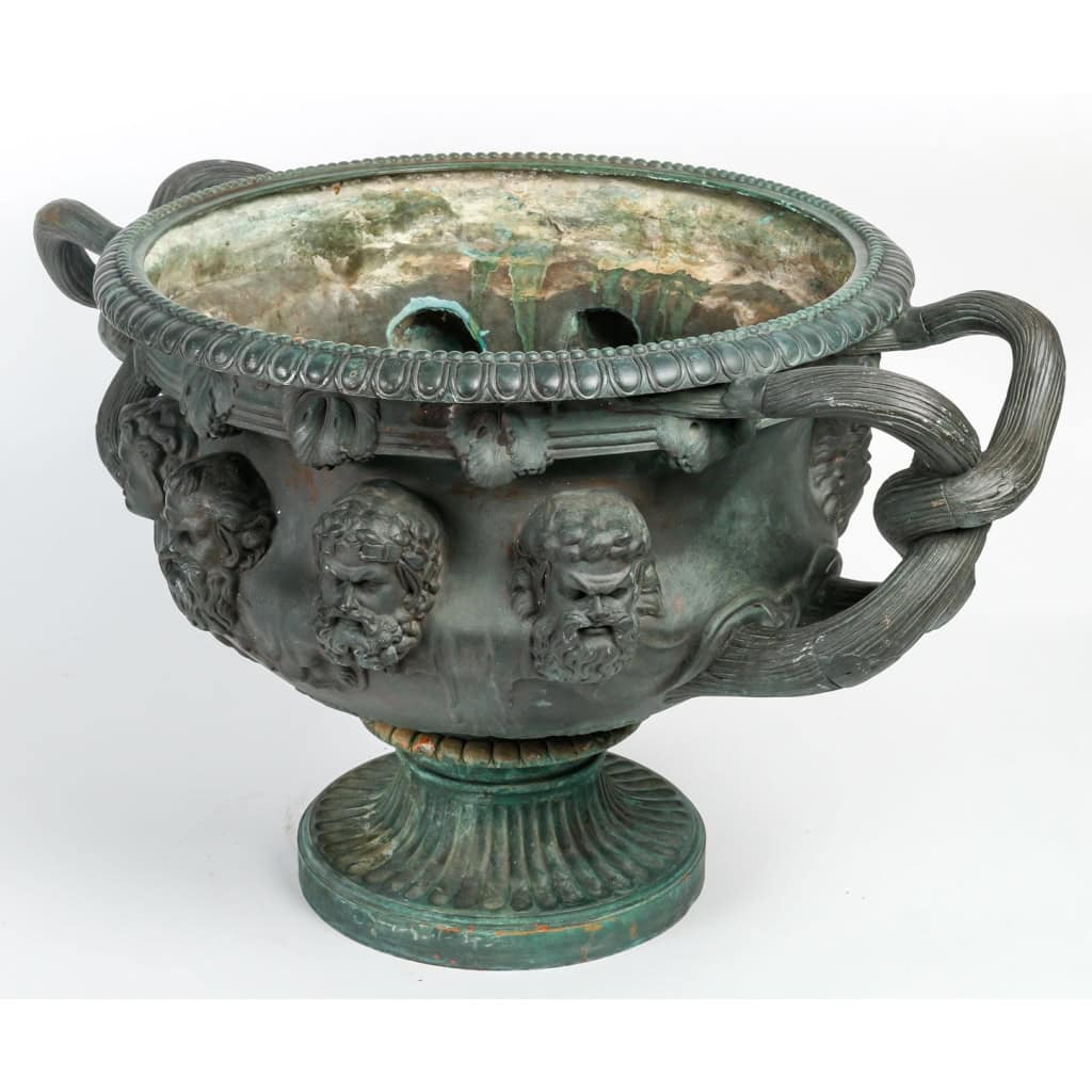 Important vase de Warwick en bronze à patine à l’antique, signé Barbedienne. Epoque XIXème siècle | Biron Important vase de Warwick en bronze à patine à l'antique, signé Barbedienne. Epoque XIXème siècle