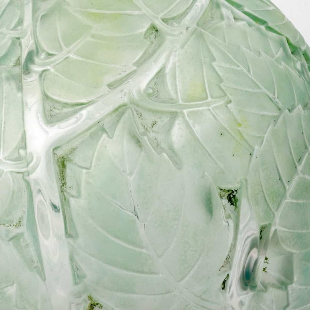 Vase « Milan » verre blanc patiné vert de René LALIQUE | Biron Vase "Milan" verre blanc patiné vert de René LALIQUE