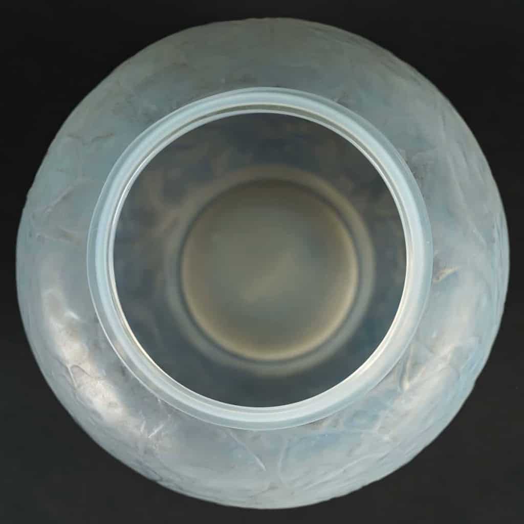 Vase « Monnaie du Pape » verre opalescent patiné gris de René LALIQUE | Biron Vase "Monnaie du Pape" verre opalescent patiné gris de René LALIQUE