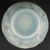 Vase « Monnaie du Pape » verre opalescent patiné gris de René LALIQUE | Biron Vase "Monnaie du Pape" verre opalescent patiné gris de René LALIQUE