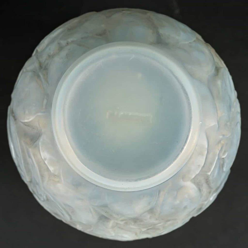 Vase « Monnaie du Pape » verre opalescent patiné gris de René LALIQUE | Biron Vase "Monnaie du Pape" verre opalescent patiné gris de René LALIQUE