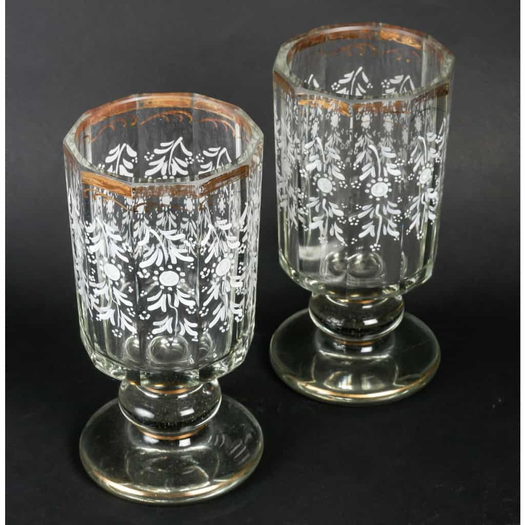 Paire de vases émaillés blanc et or, XIXème siècle | Biron Paire de vases émaillés blanc et or, XIXème siècle