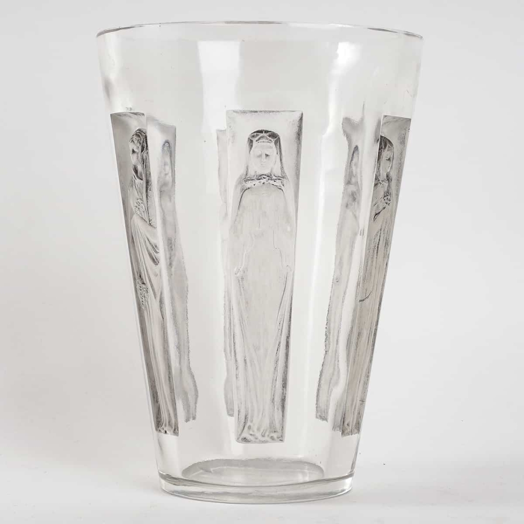 Vase « Gobelet Six Figurines » verre blanc patiné gris de René LALIQUE | Biron |||||||