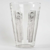 Vase « Gobelet Six Figurines » verre blanc patiné gris de René LALIQUE | Biron Vase "Gobelet Six Figurines" verre blanc patiné gris de René LALIQUE