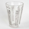 Vase « Gobelet Six Figurines » verre blanc patiné gris de René LALIQUE | Biron Vase "Gobelet Six Figurines" verre blanc patiné gris de René LALIQUE